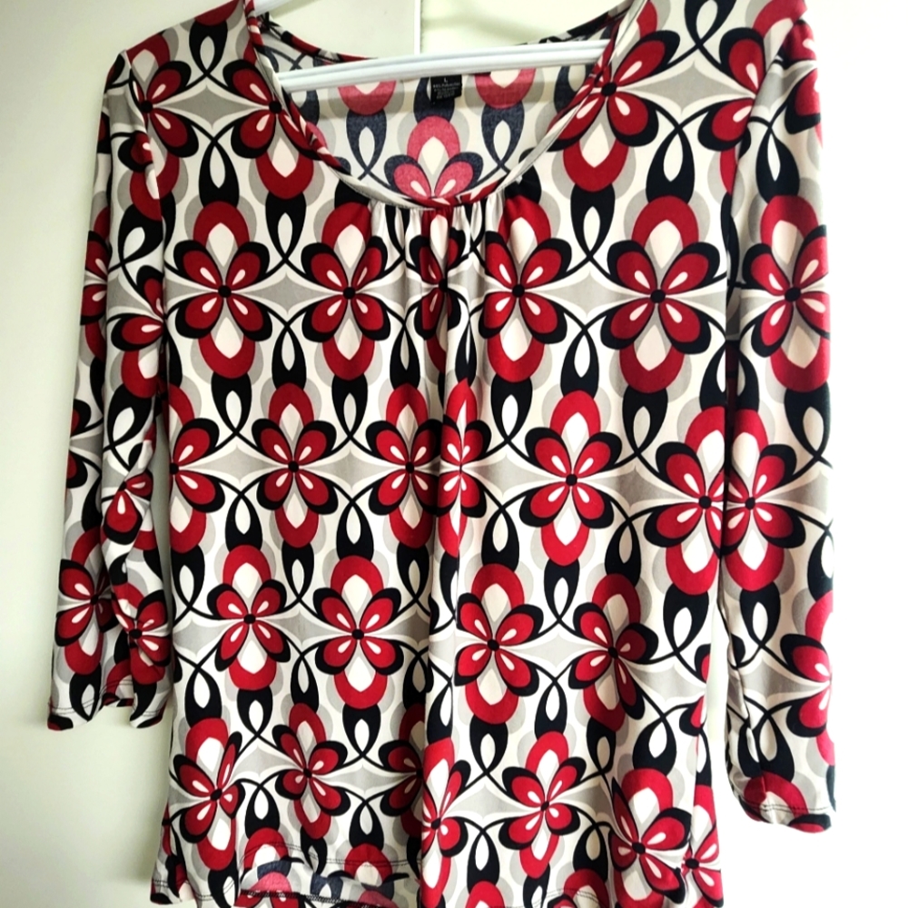 Quarter sleeve shirt, red, black and grey, Large. Designers Originals